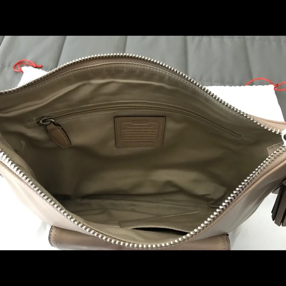 Coach Courtenay Leather Hobo – EUC - Picture 6 of 8